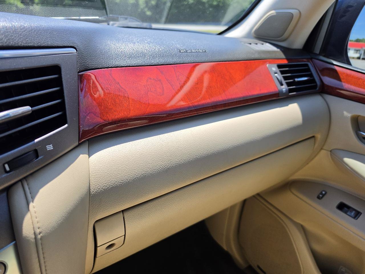 Used 2009 Lexus LX 570 4WD w/ Preferred Accessory Pkg image 16