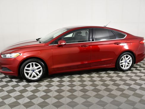 Used 2016 Ford Fusion SE FWD image 9