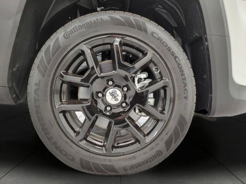 Used 2023 Jeep Renegade Latitude AWD/4WD image 35