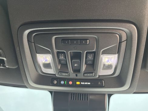 Used 2025 GMC Sierra 2500 AT4 w/ AT4 Premium Plus Package image 21