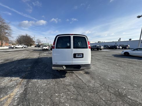 Used 2024 GMC Savana 2500 w/ Driver Convenience Package image 30