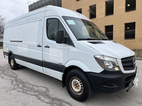 Used 2014 Mercedes-Benz Sprinter 2500 image 10