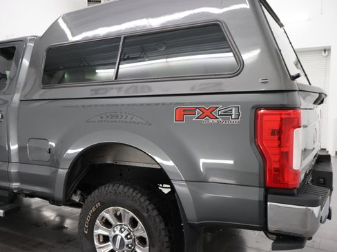 Used 2017 Ford F250 XLT w/ XLT Premium Package AWD/4WD image 28