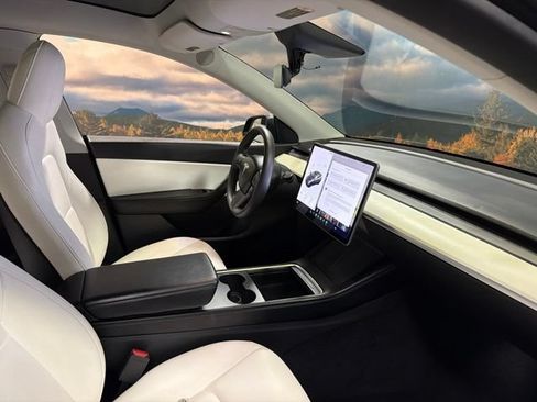 Used 2022 Tesla Model Y Performance AWD/4WD image 41