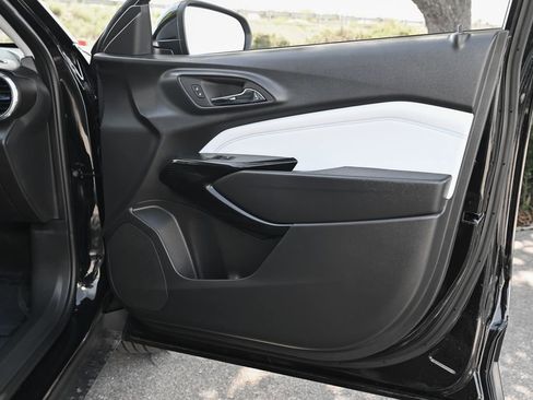 New 2026 Chevrolet Trax LT w/ LPO, Blackout Package FWD image 35
