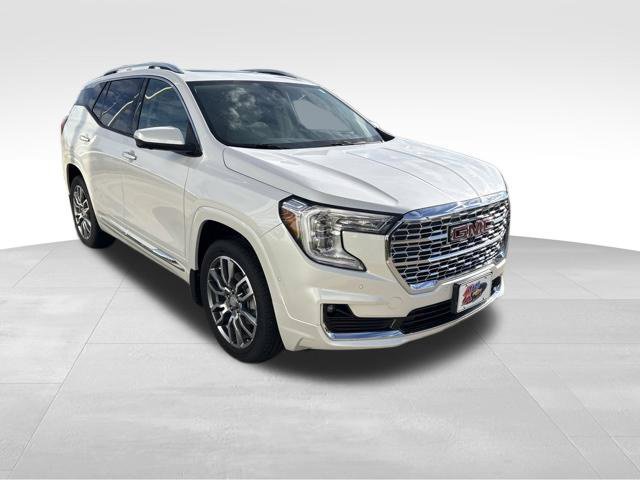 Certified 2022 GMC Terrain Denali w/ Denali Premium Package AWD/4WD image 3
