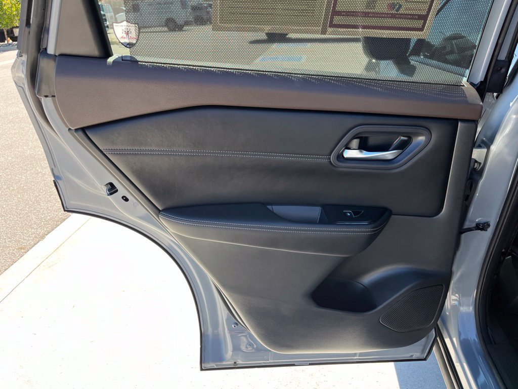 Used 2023 Nissan Rogue SL w/ SL Premium Package FWD image 19