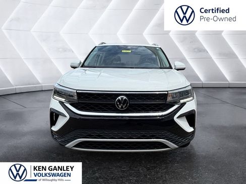 Used 2024 Volkswagen Taos SE AWD/4WD image 2
