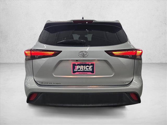 Used 2024 Toyota Highlander LE FWD image 6