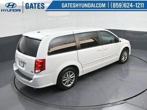 Used 2016 Dodge Grand Caravan SE image 27