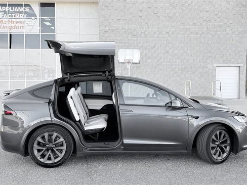 Used 2022 Tesla Model X image 5