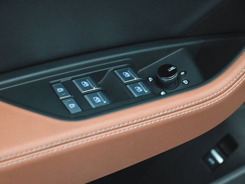 Used 2024 Audi Q8 e-tron Premium Plus w/ Premium Plus Package image 9