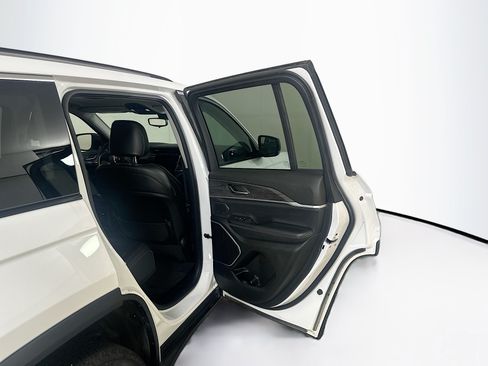 Used 2023 Jeep Grand Cherokee 4WD 4xe image 31