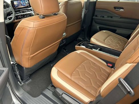 New 2026 Nissan Pathfinder Platinum AWD/4WD image 17