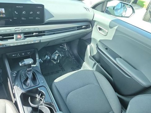 Used 2025 Kia K4 FWD image 16