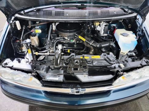 Used 1995 Chevrolet Lumina APV image 4
