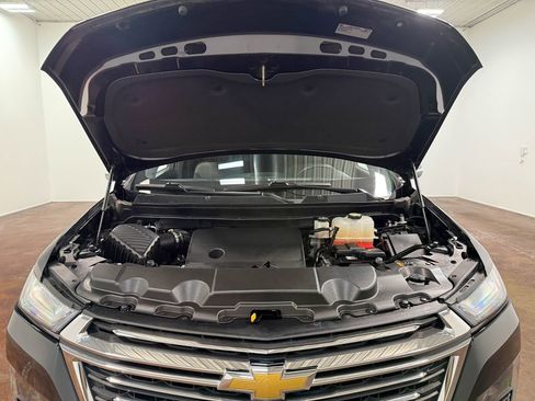 Used 2023 Chevrolet Traverse LT image 19