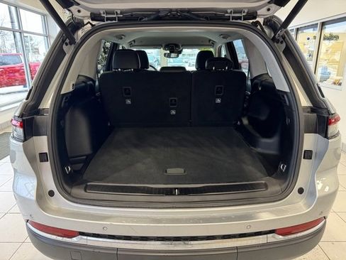 Used 2023 Jeep Grand Cherokee Limited image 6