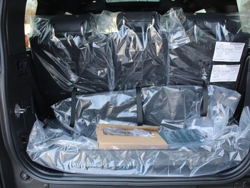 New 2026 Land Rover Defender 130 X-Dynamic SE image 22