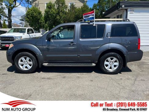 Used 2010 Nissan Pathfinder SE AWD/4WD image 6