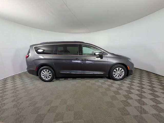 Used 2017 Chrysler Pacifica Touring-L FWD image 33