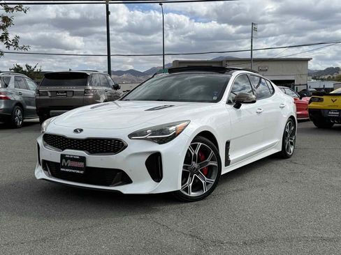Used 2018 Kia Stinger GT1 image 3