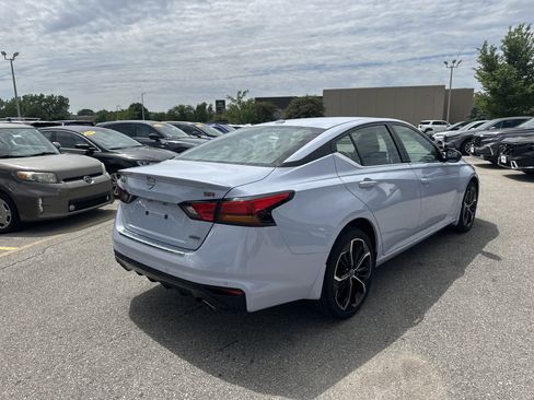 Used 2023 Nissan Altima 2.5 SR w/ SR Premium Package AWD/4WD image 4