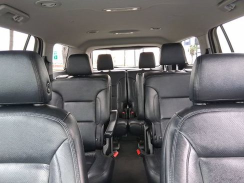 Used 2021 GMC Acadia SLE w/ Driver Convenience Package FWD image 20