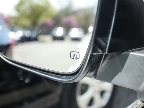 Used 2017 Toyota Highlander Limited w/ Carpet Mat Package image 73