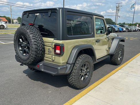 Used 2025 Jeep Wrangler Sport AWD/4WD image 5