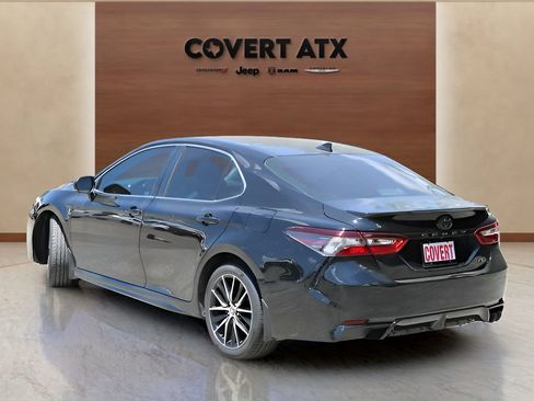 Used 2024 Toyota Camry SE FWD image 3