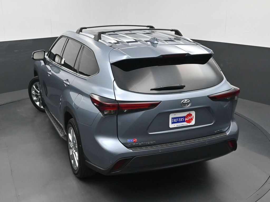 Used 2024 Toyota Highlander Limited FWD image 37