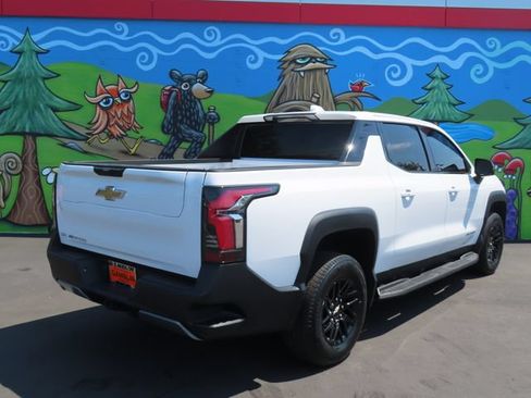 Certified 2025 Chevrolet Silverado EV LT AWD/4WD image 3