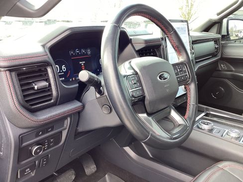 Used 2022 Ford Expedition Limited image 11