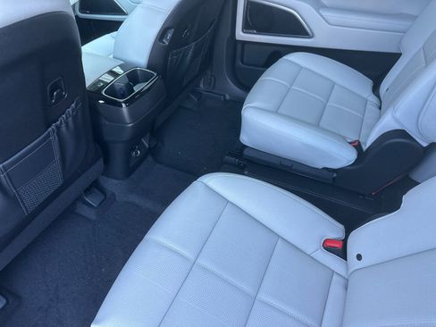 New 2025 Kia Telluride EX w/ EX Captain's Chair Package FWD image 12
