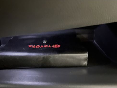 Used 2021 Toyota C-HR LE image 34