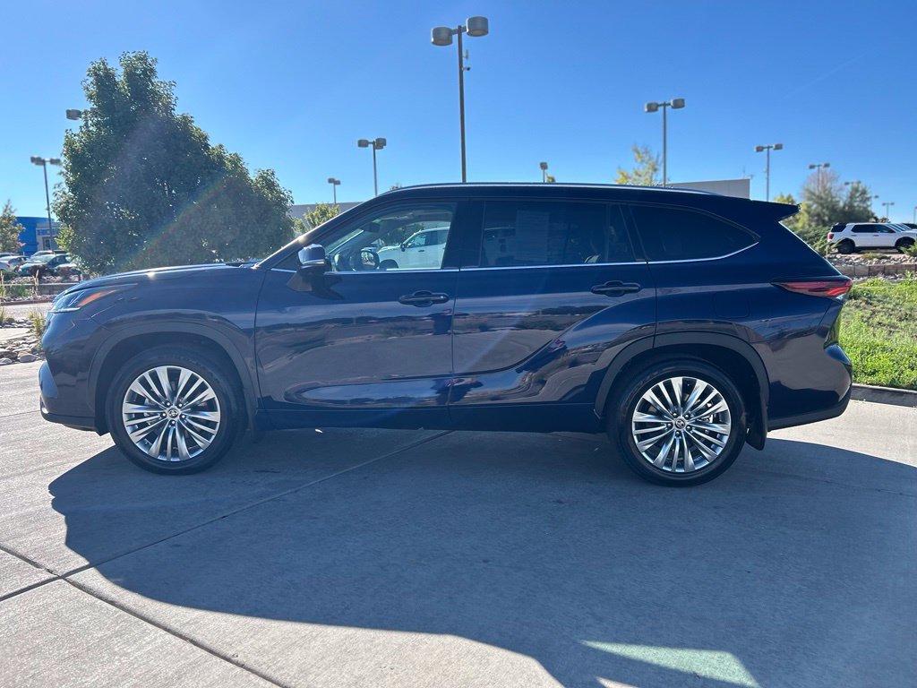 Used 2026 Toyota Highlander Limited AWD/4WD image 4