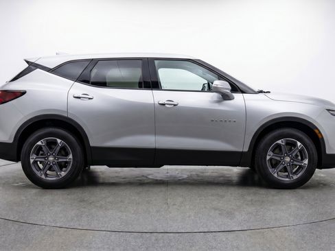 Used 2025 Chevrolet Blazer LT FWD image 11