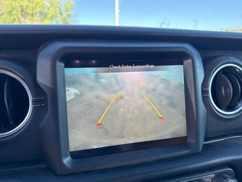 Used 2021 Jeep Wrangler Unlimited Sahara AWD/4WD image 11