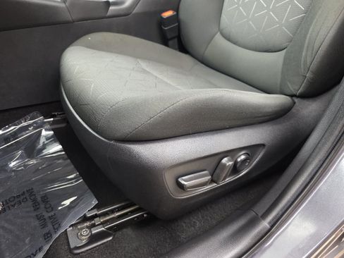 Used 2021 Toyota RAV4 XLE w/ Convenience Package FWD image 25