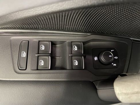 New 2026 Volkswagen Tiguan SE image 28