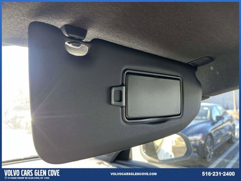 Used 2026 Volvo XC40 B5 Ultra w/ Climate Package image 33