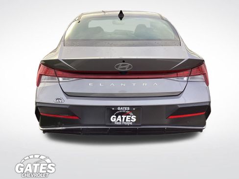 Used 2025 Hyundai Elantra SEL FWD image 8
