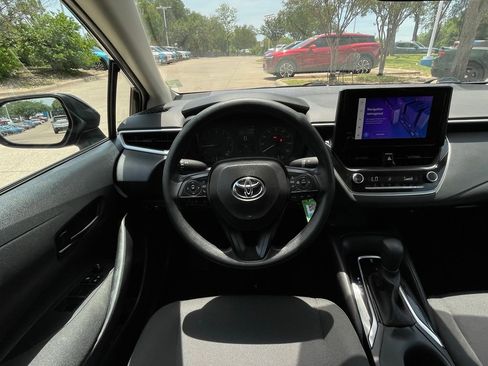 Used 2025 Toyota Corolla LE FWD image 11