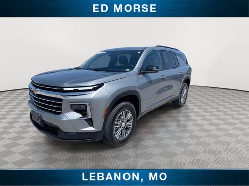 Used 2025 Chevrolet Traverse LT FWD image 4