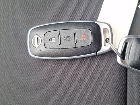 Used 2025 Nissan Rogue S FWD image 28