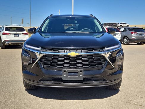 Used 2025 Chevrolet Trax LT FWD image 10