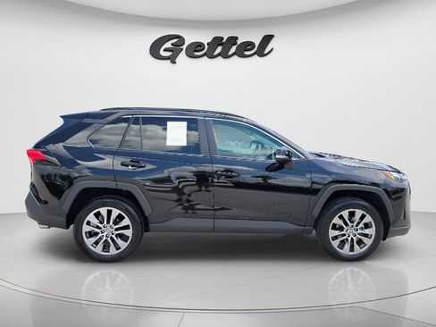 Used 2023 Toyota RAV4 XLE Premium FWD image 4