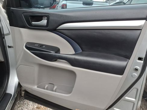 Used 2017 Toyota Highlander XLE image 7