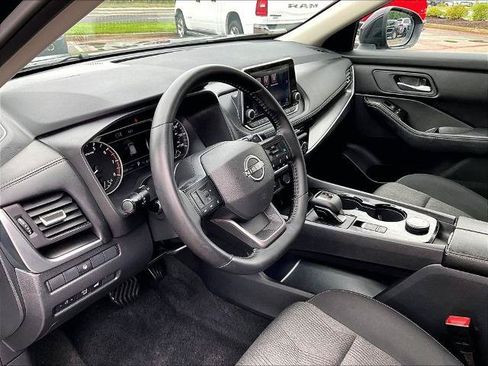 Certified 2026 Nissan Rogue SV AWD/4WD image 8